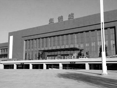 在東北盤錦經(jīng)營一家絲網(wǎng)商店。